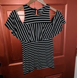 Shoulder cut out top